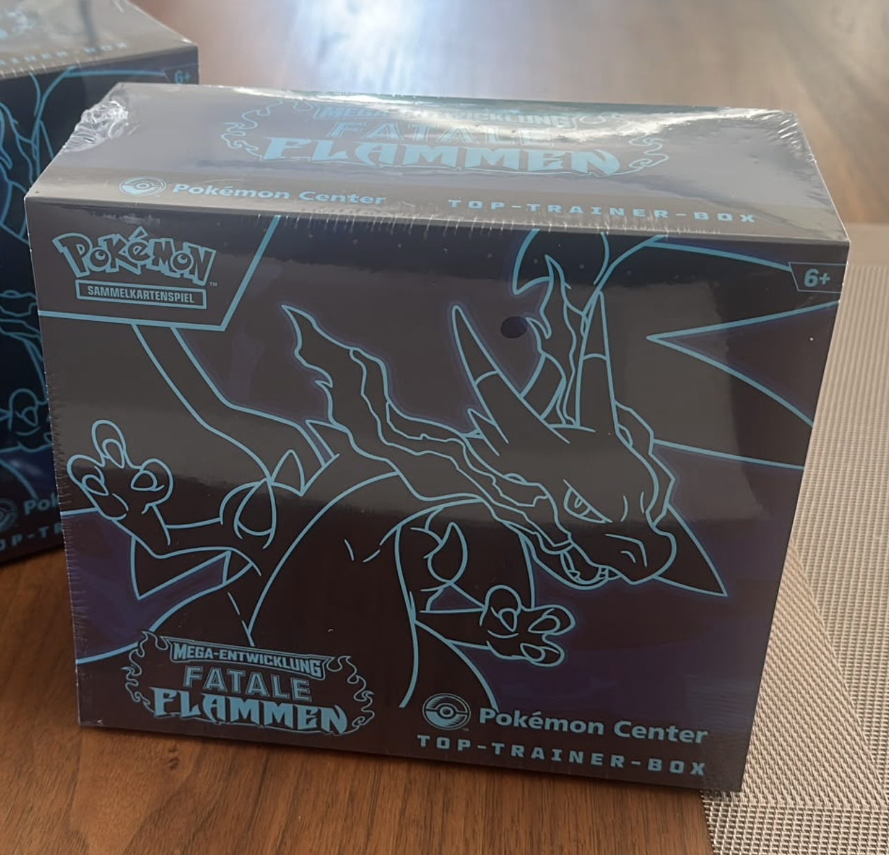 Pokémon-Sammelkartenspiel: Pokémon Center Top-Trainer-Box – Mega-Entwicklung – Fatale Flammen (DE)